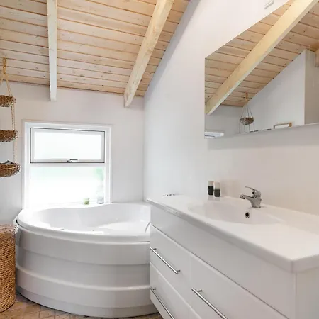 Charming Holiday Home In Scenic Mols With Countryside Views And Close To The Water Feriehus *