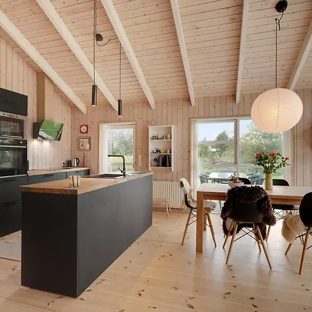 Charming Holiday Home In Scenic Mols With Countryside Views And Close To The Water Feriehus